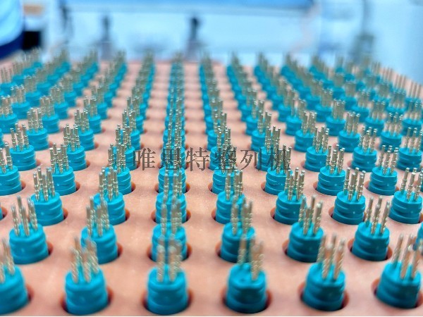 專為 3C 電子打造：唯思特整列機高效解決微型連接器、精密手機卡托排序挑戰