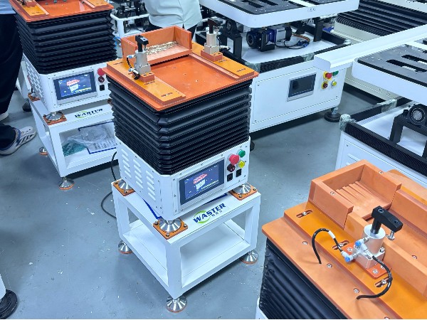 連接器上的 pin 針和膠芯如何快速組裝？