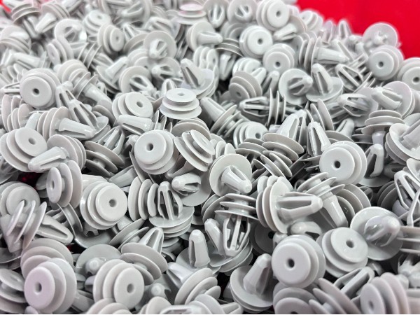 唯思特整列機(jī)：塑料卡扣自動(dòng)化精密排列與供料解決方案