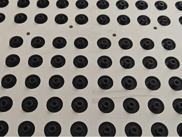 唯思特整列機(jī)：鞋眼扣自動(dòng)化精密排列與擺盤(pán)解決方案