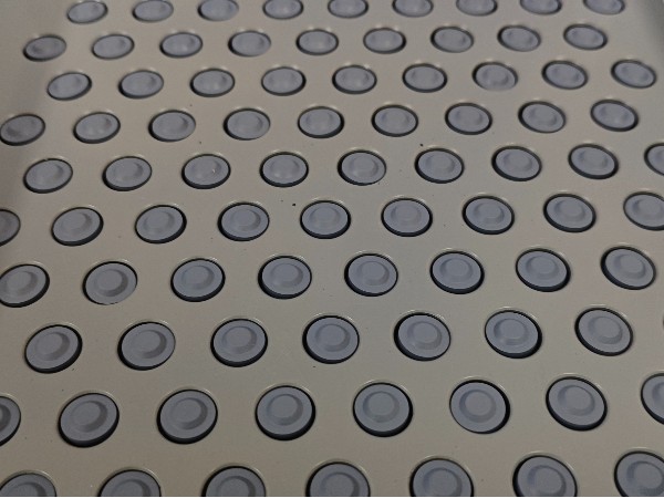 橡膠瓶蓋零件自動(dòng)化排列整理