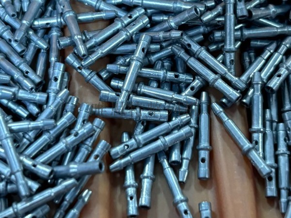 打火機(jī)氣閥針 / 出氣針自動(dòng)化擺盤：唯思特整列機(jī)破解行業(yè)裝配痛點(diǎn)