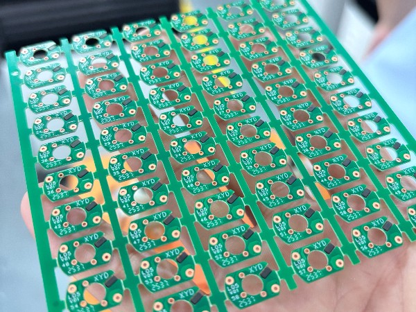 【視頻】PCB板插針效率提升6-7倍：一家電子廠的改造實錄